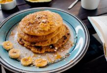 Оладьи с овсяными хлопьями на молоке