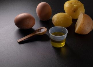 Маска для волос: коньяк, мед и яйцо