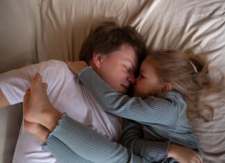 Знакомство с девушкой во сне: толкование и советы