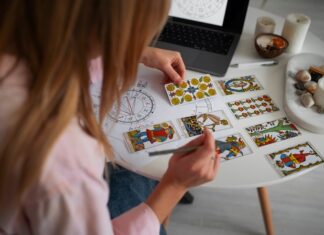 Колесо Фортуны и влюбленные сочетания Таро