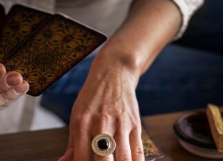 Жрец в Таро: быть или не быть?