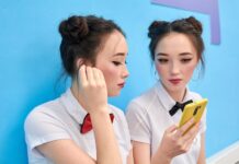 Как подписать подругу в контактах весело