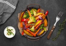 Вешенки с овощами на сковороде