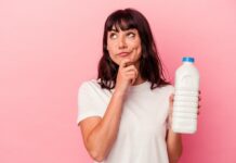 Молоко в бутылке во сне: толкование