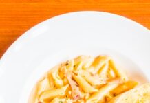 Макароны с ветчиной в сливочном соусе