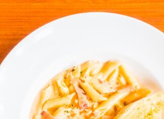 Макароны с ветчиной в сливочном соусе