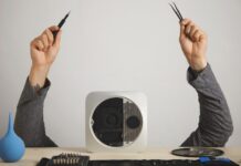 Уменьшение яркости электронных часов