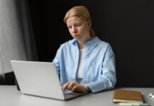 Шейн работает в России в настоящее время