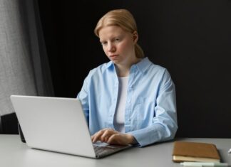 Шейн работает в России в настоящее время