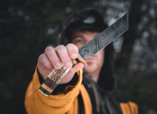 Сон топор в руках: символ страха или защиты?