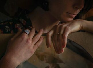 Гадание: Как он ко мне относится?