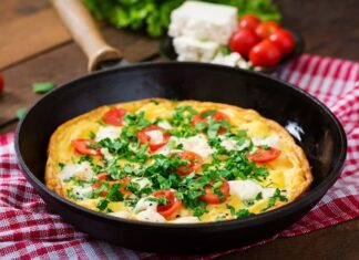 Омлет с помидорами и сыром: рецепт