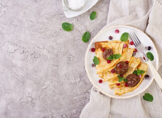 Тонкие блины на йогурте: рецепт