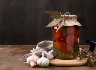 Зимние заготовки: огурцы и помидоры