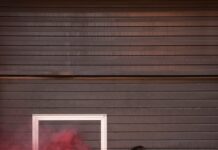 Открытая входная дверь во сне: толкование сна