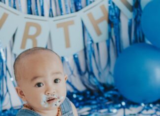 Поздравляю с первым годиком малыша