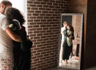 Видеть во сне большое зеркало