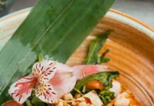 Салат с рукколой и креветками: рецепт