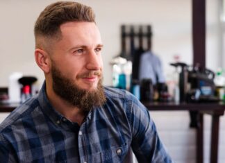 Короткая мужская стрижка полубокс