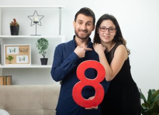 8 дом в Деве у мужчины