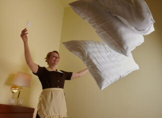 К чему снится белить потолок