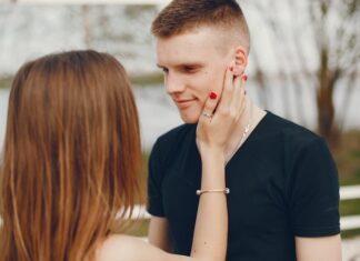 Примета: мужчина дарит серьги