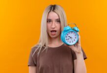 Расшифровка времени на часах: 01:10