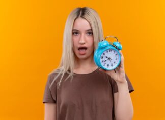 Расшифровка времени на часах: 01:10