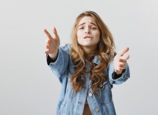 Что подарить девушке, чтобы поднять ей настроение