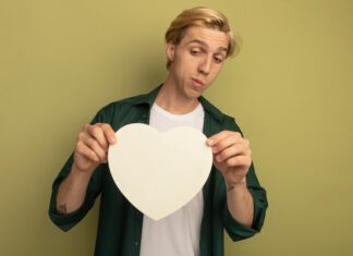 Приворот: как заставить парня написать тебе