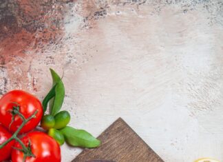 Свинина с черносливом: тушение на сковороде