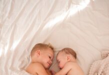 Рождение двойни во сне: возможно ли это?
