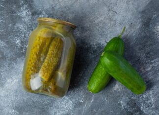 Консервирование огурцов в бочке