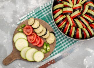 Кабачки в духовке: 5 простых рецептов