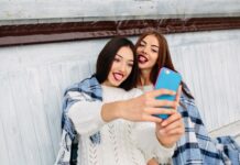 Как сказать подруге о дружбе своими словами