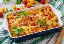 Картофельные гнезда с фаршем в духовке