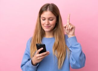 Записываем девушку в телефон ласково